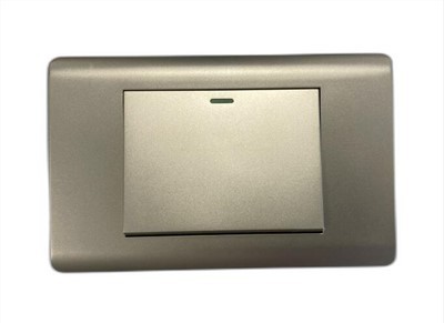 Kodin pistorasiakytkin